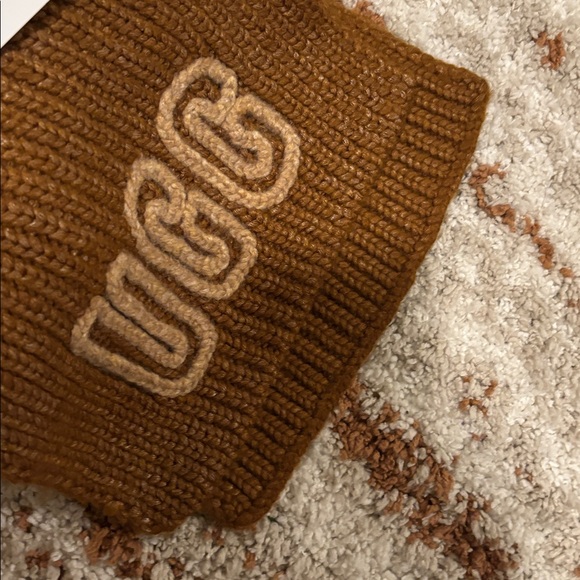 UGG - Picture 2 of 7